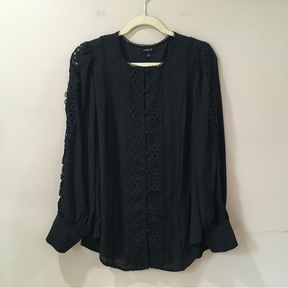 Torrid Women’s Plus 1X Blouse Top Button Black Georgette Lace Parisian Romantic